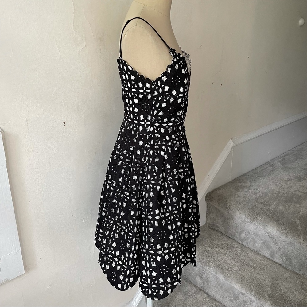 Soloiste Black V-Neck Bonded Lace Skater Dress EUC - Picture 6 of 10